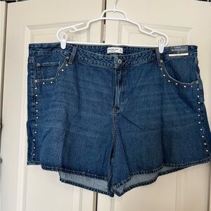NWT Abercrombie & Fitch High Rise “The Loose Short” – Curve Love | Studded